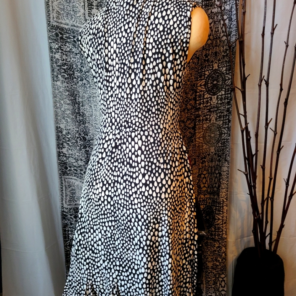 DRESSBARN.....BEAUTIFUL DRESS - Picture 3 of 5